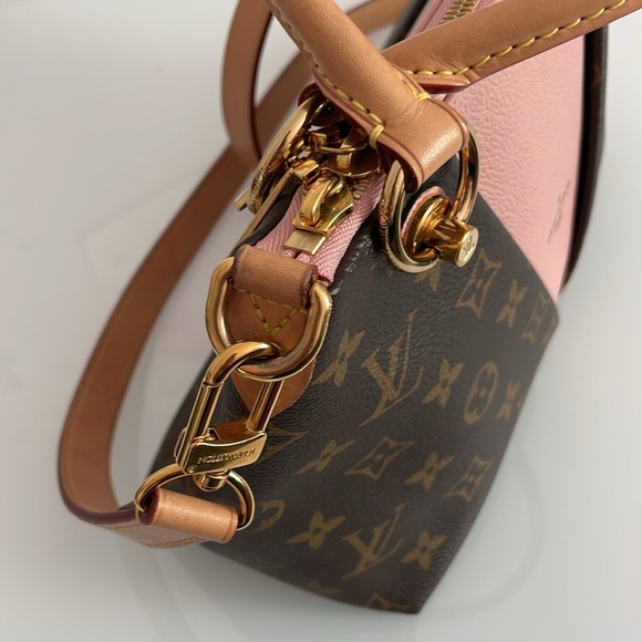 Authentic Louis Vuitton V Tote Monogram Canvas and Leather BB - Picture 4 of 10